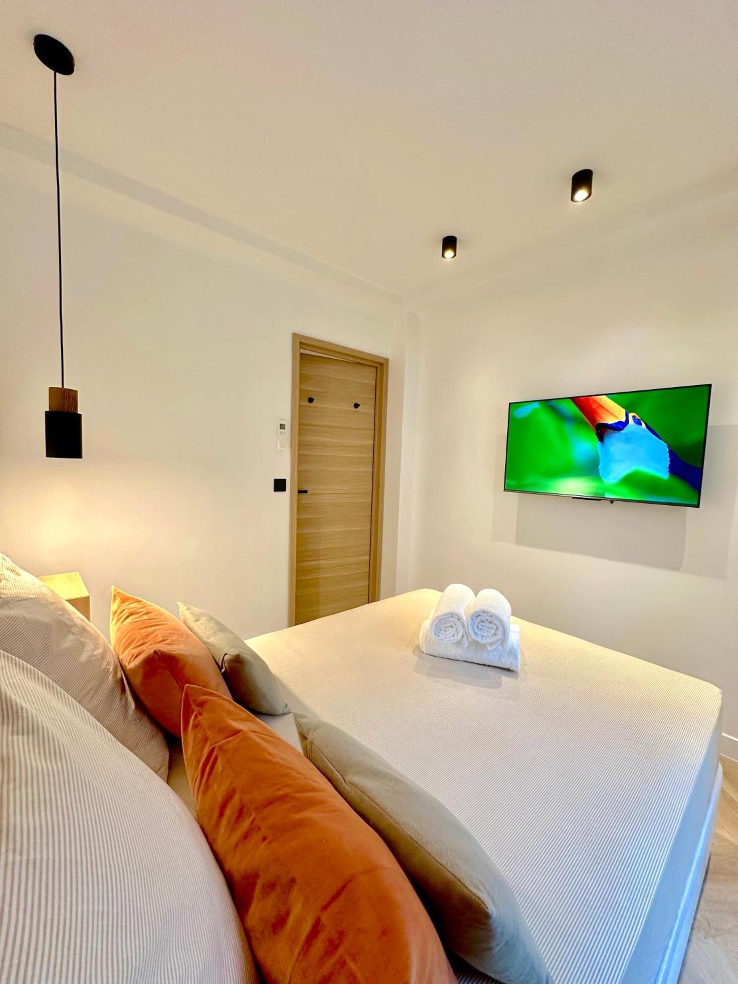 Monaco # Menton - 6 Persons - 2 Bedrooms - Full Renovated - Private Parking - Hypercenter - Clim - Beach And Sun ม็องตง ภายนอก รูปภาพ