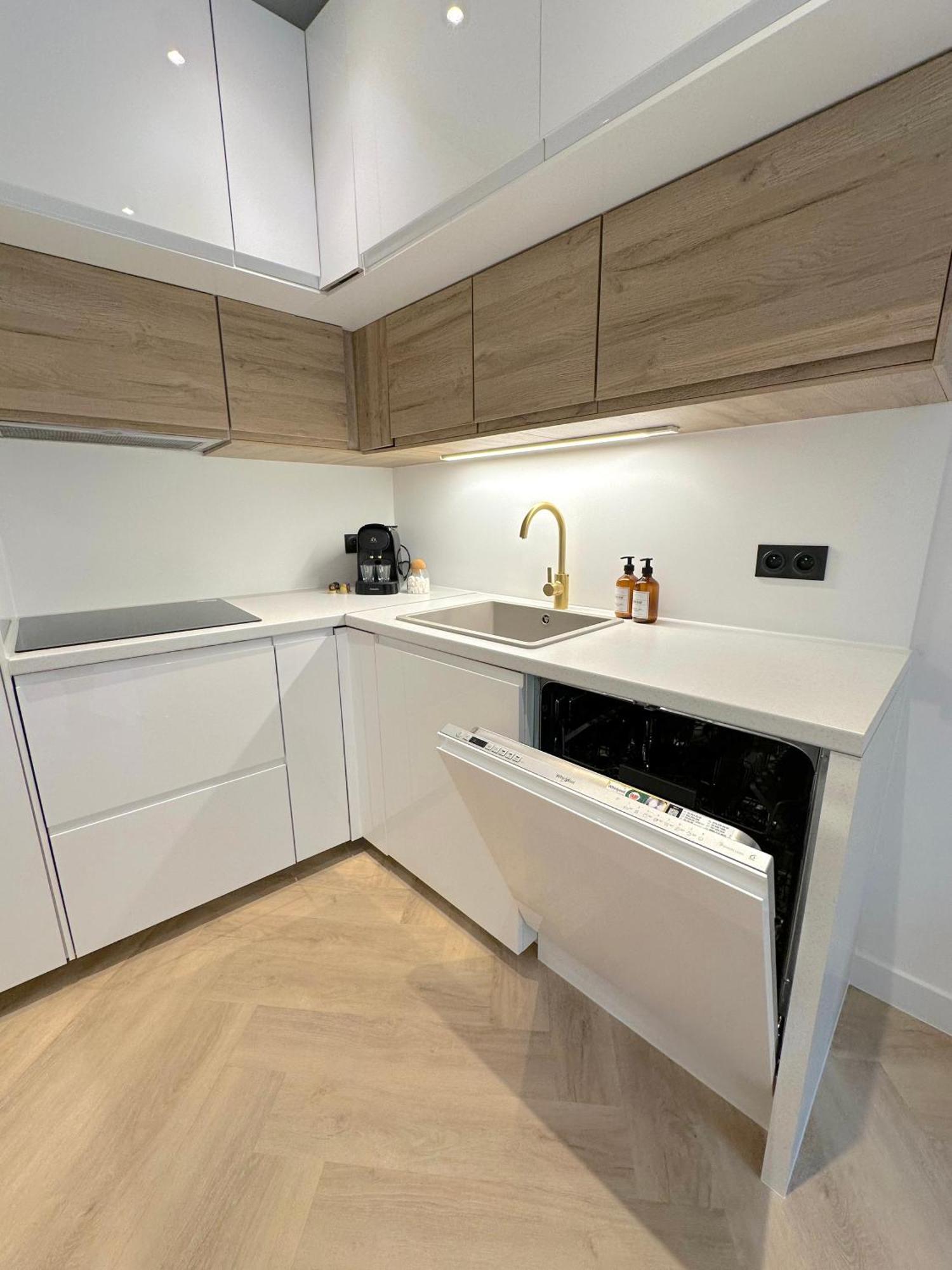 Monaco # Menton - 6 Persons - 2 Bedrooms - Full Renovated - Private Parking - Hypercenter - Clim - Beach And Sun ม็องตง ภายนอก รูปภาพ